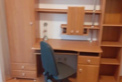 Proprietar ,;inchiriez apartament 3 camere-deosebit în zona liniștită., - 2