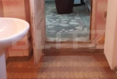 Casă cu 5 camere cu Teren 2348 Mp în Găești