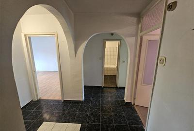 Apartament cu 3 camere decomandat în Micro IV - 19
