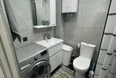 Garsonieră decomandată în Titan