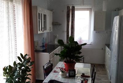 Inchiriez apartament cu 3 camere si 3 balcoane in Sibiu