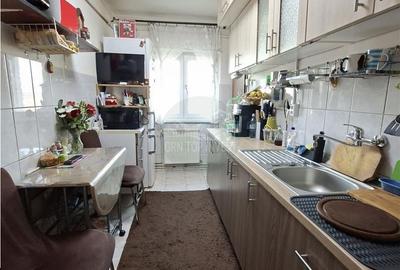 Apartament cu 3 camere decomandat, mobilat în Vasile Aaron - 1