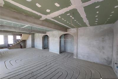 Casă cu Teren 1400 Mp în Mărăcineni - 3