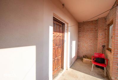Casă cu 8 camere cu Teren 1395 Mp în Glina - 4