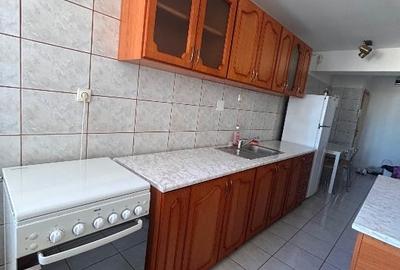 Închirirez apartament 3 camere zona  Dacia - 1