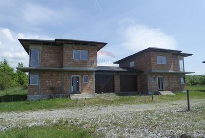 Casă cu 4 camere cu Teren 850 Mp în Central