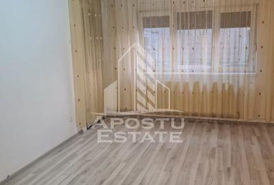 Apartament cu 3 camere decomandat în P-ța Unirii