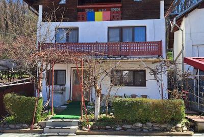 Casă cu 4 camere în Curtea de Argeș - 1