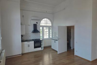 Birou, de 55 mp, în P-ța Romană - 2