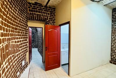 Universitate / Spatiu de Birou Renovat / Demisol / Acces Individual / IdShowroom - 13