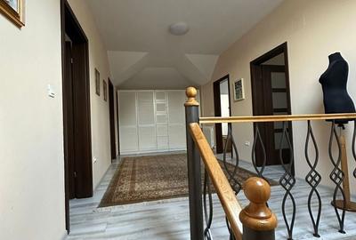 Casă cu 4 camere în 23 August - 2