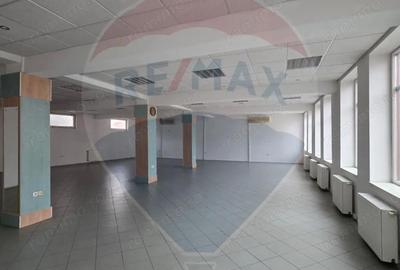 Spațiu comercial, de 450 mp, în Central - 8