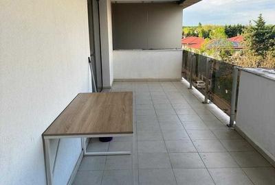 Apartament cu 3 camere semidecomandat, mobilat în Central