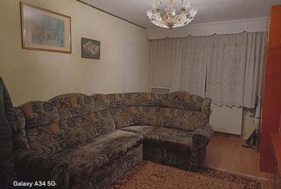 Apartament cu 3 camere semidecomandat în Central - 1