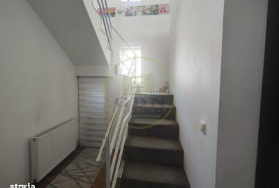 Casă cu 4 camere în Șimnicu de Jos - 1