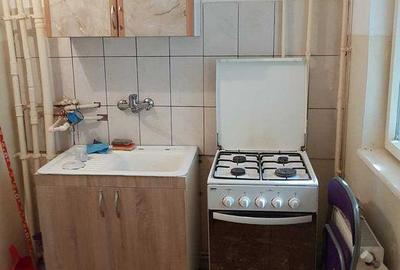 Garsonieră decomandată, mobilată în Calarași 4 - 5