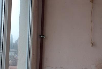 Apartament cu 2 camere decomandat în Km 5 - 7