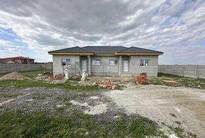 Casă cu 3 camere în Moșnița Nouă