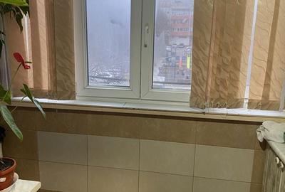 Apartament cu 3 camere decomandat în Traian - 4