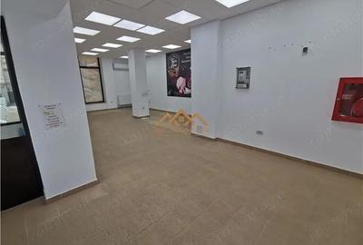 Spațiu comercial, de 70 mp, în Central - 7
