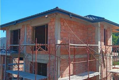 Casă cu 4 camere cu Teren 400 Mp în Bârnova - 2