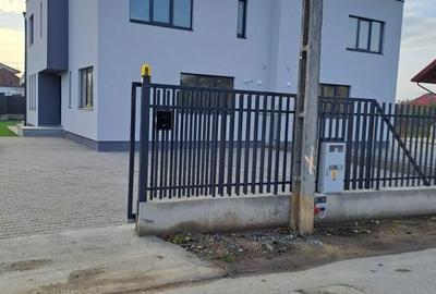 Casă cu 4 camere în Dezmir