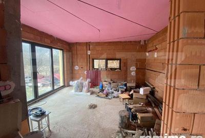 Casă cu 5 camere cu Teren 2100 Mp în Central - 3
