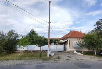 Casă cu 5 camere în Ineu - 3
