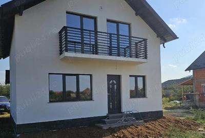 Casă cu Teren 500 Mp în Central - 2