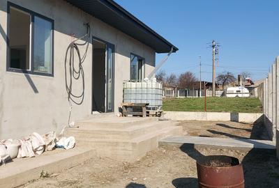 Casă cu 4 camere în Central - 2