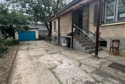 Casă individuală cu 4 camere în Central