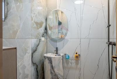 Casă cu 7 camere cu Teren 251 Mp în Central - 16