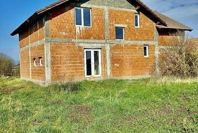 Casă cu Teren 670 Mp în Sânmihaiu German