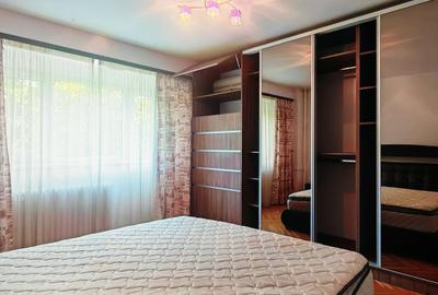 Bd. Unirii - vedere Bulevard - Piata Constituției, Apartament spatios la cheie - 12