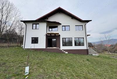 Casă cu 6 camere în Breaza de Sus - 1