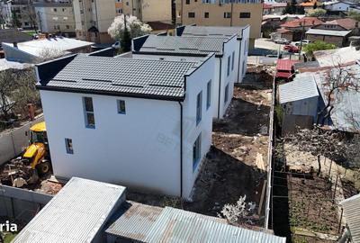 Casă cu 5 camere cu Teren 327 Mp în Central - 9