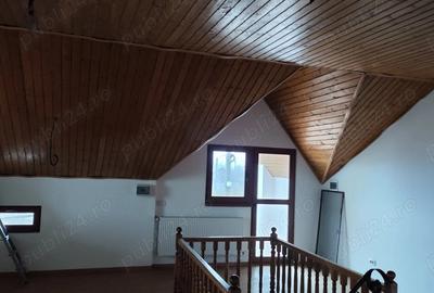 Casă cu 4 camere în Central - 2