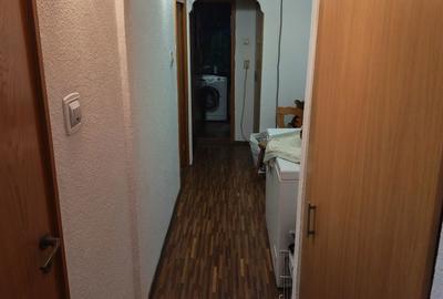 Apartament cu 3 camere decomandat în Zăvoi - 1