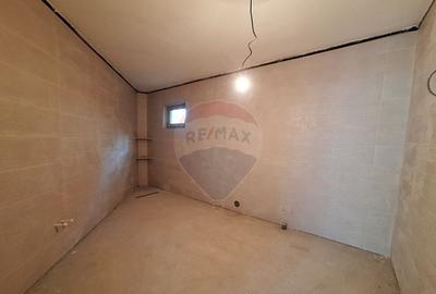 Casa / Vila la gri aproape gata sa devina acasa ! - 14