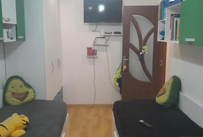 Apartament cu 3 camere semidecomandat în Central
