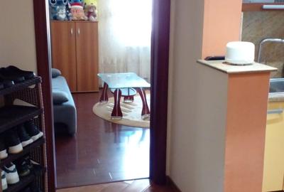 Apartament cu 3 camere decomandat, mobilat în 13 Septembrie - 2