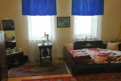 Casă cu 5 camere cu Teren 1108 Mp în Central