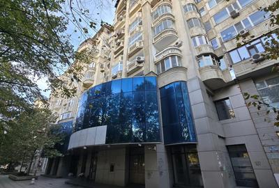 Apartament cu 5 camere decomandat în P-ța Unirii