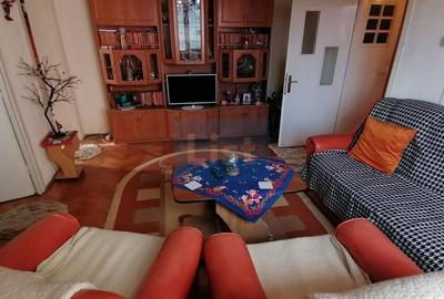 Apartament cu 3 camere semidecomandat, mobilat în Central - 1