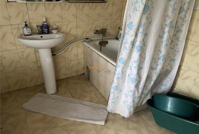 Casa formata din 2 corpuri de in sat Maluri , comuna Vultur - 1