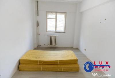 Spațiu comercial, de 66 mp, în Piața Nouă - 14