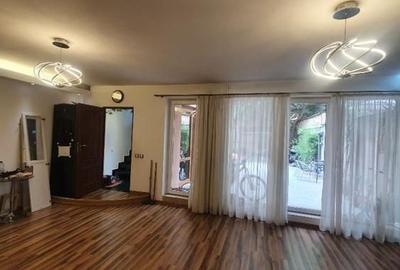 De inchiriat Vila 8 Camere, Romana sect 2 - 1