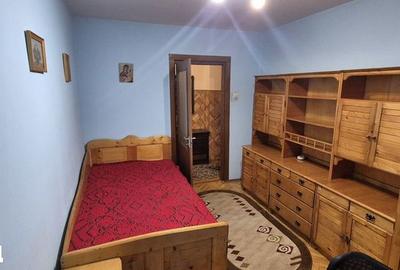Apartament cu 3 camere decomandat în Valea Aurie