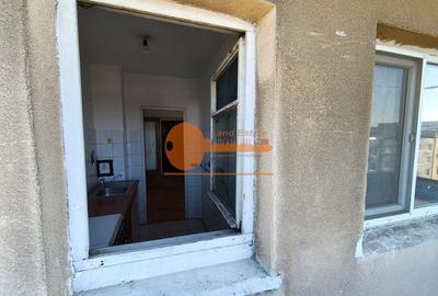 Garsoniera Gorjului-Bloc mixt(200 m metrou-1979) - 10