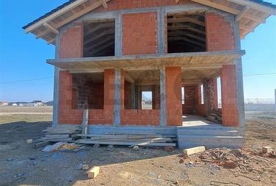 Casă cu 3 camere cu Teren 501 Mp în Cihei
